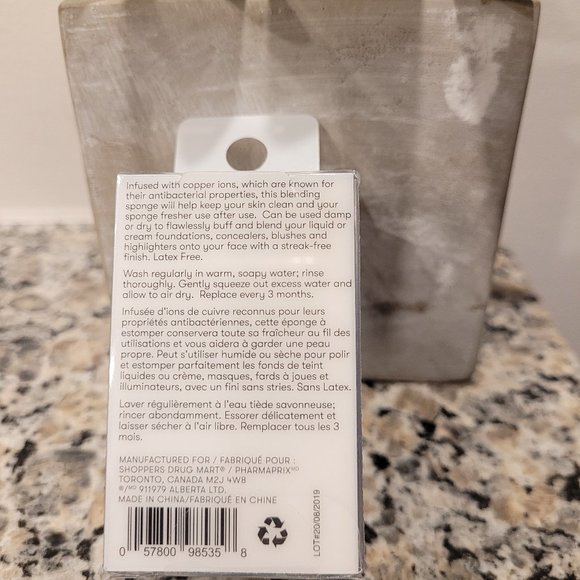 QUO BEAUTY COPPER ION INFUSED MAKEUP SPONGE BNWT - Picture 2 of 2